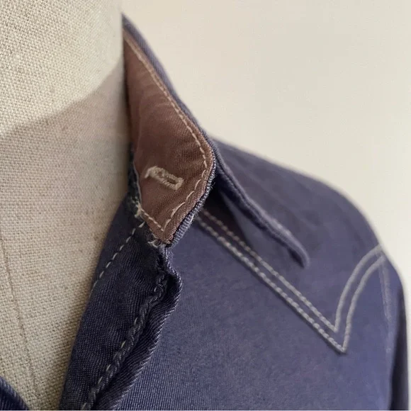 J. Campbell Los Angeles Y2K Western Button Shirt – Size Small
Lightweight Rodeo - Picture 9 of 13